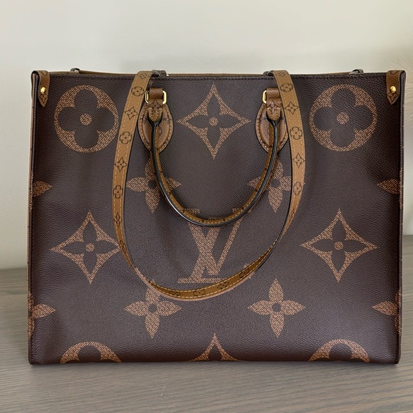 Louis Vuitton Handbags - Louis Vuitton OnTheGo Reverse Monogram Tote